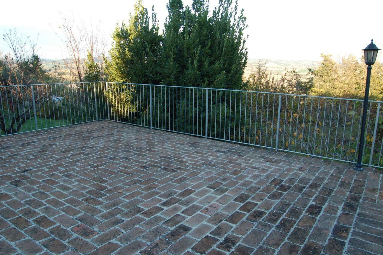 Villa Il Poggio à Mombaroccio Extérieur photo